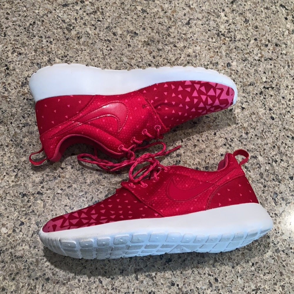 Size 5Y Nike Roshe One GS 'Gym Red' - Picture 9 of 13
